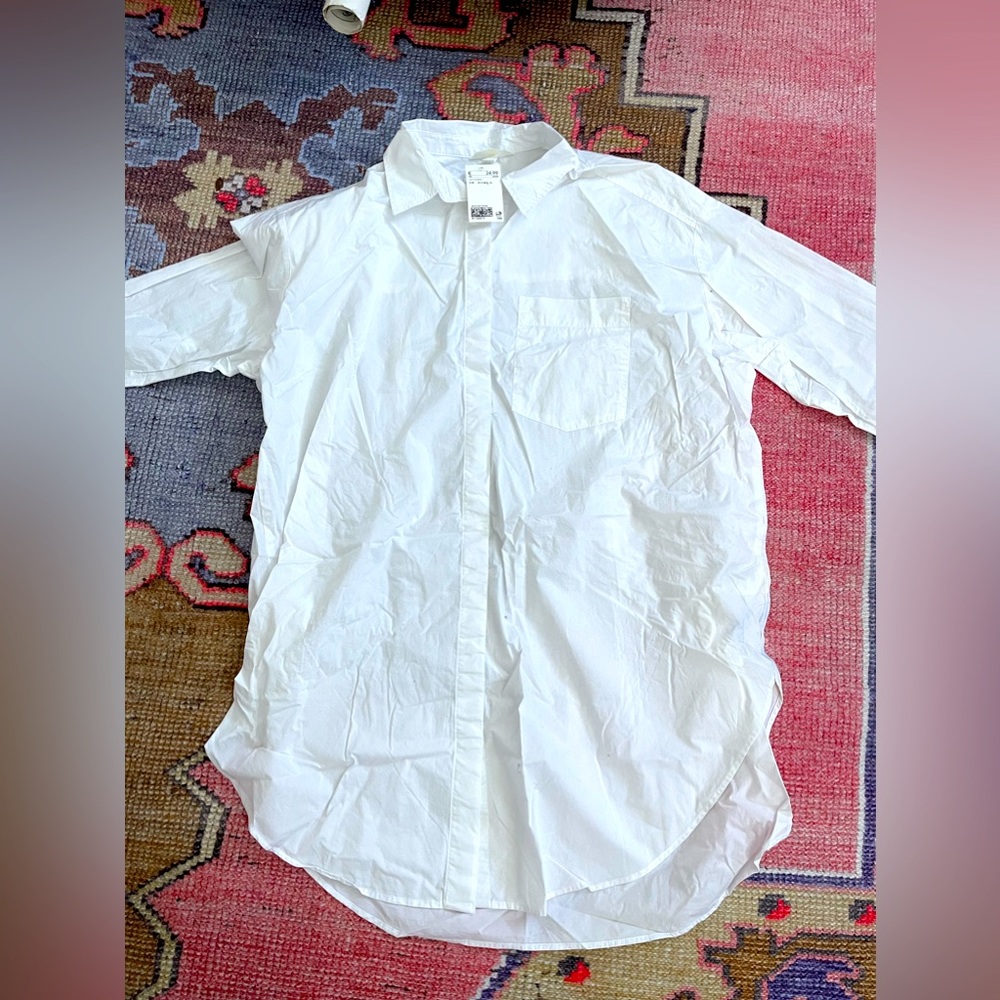 BRAND NEW WITH TAGS: Large White H&M Button Down Long-Sleeve Shirt